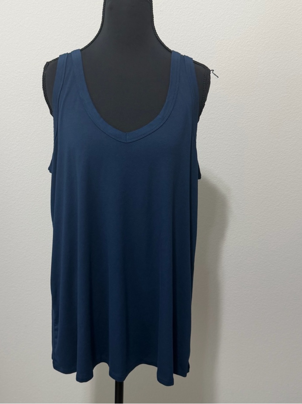 NWOT Old Navy Women's Deep Navy V-Neck Tank Top